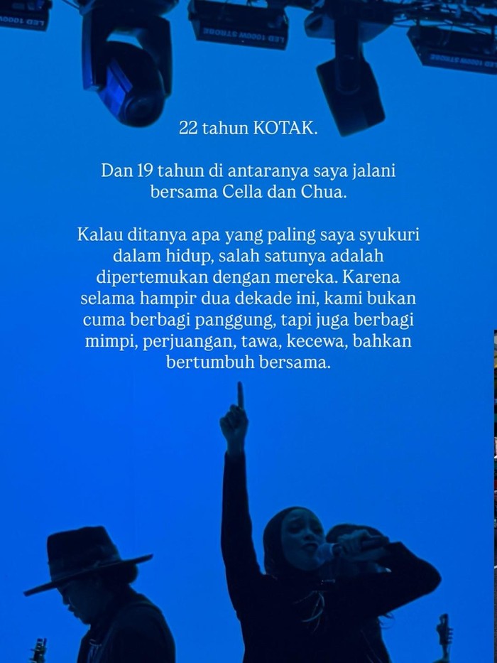 Kotak keluar dari label.