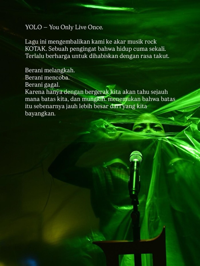 Kotak keluar dari label.