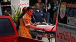 Lansia Tewas Ditembak Remaja di Thailand, Petugas Medis Evakuasi Jenazah