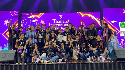 SMP Mater Inviolata Larantuka meraih medali emas di Thailand.