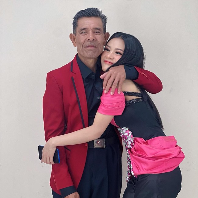 Melly Lee Berduka