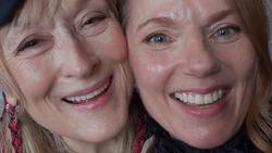 Momen Langka Geri Halliwell Akrab Bareng Meryl Streep saat Rayakan Ultah