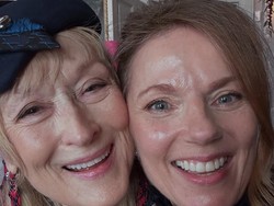 Momen Langka Geri Halliwell Akrab Bareng Meryl Streep saat Rayakan Ultah