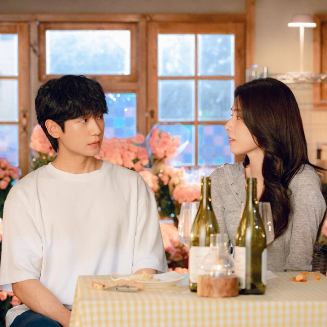 2 Sisi Ha Young & Jung Hae In di Our Sticky Love, Tayang Today di Netflix!