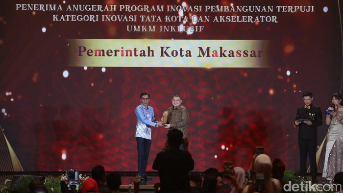 Inilah para penerima Anugerah Progam Inovasi Pembangunan Terpuji, dalam acara detiktimur Awards 2026 di Grand Ballroom Trans Hotel Jakarta, Jumat (7/8/2026).