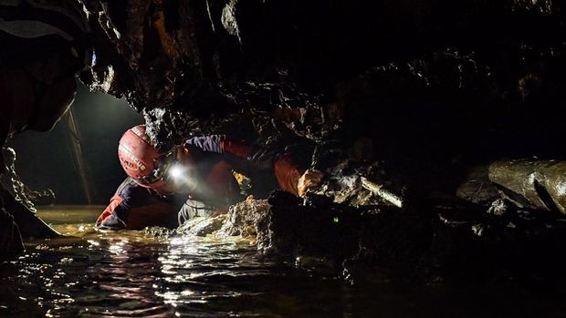 Perawatan sumber air di dalam gua di Gunungkidul Relawan dari Save Rescue dan TRC BPBD DIY membersihkan endapan tanah di Gua Keceme, Panggang, Gunungkidul, DI Yogyakarta, Kamis (6/8/2026). Perawatan pompa air dan pembersihkan endapan di static pool Gua Keceme saat musim kemarau ini untuk menjaga volume air agar sistem penyediaan air minum yang dikelola secara mandiri oleh warga dapat terus mencukupi kebutuhan air bersih ratusan warga di beberapa padukuhan. ANTARA FOTO/Hendra Nurdiyansyah/wsj.