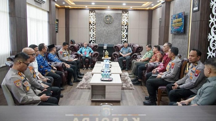 Polri Kunjungi Universitas Palangka Raya,