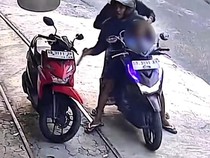 Viral Pria Boncengkan Anak-Istri di Bantul Nekat Curi HP dari Dasbor Motor