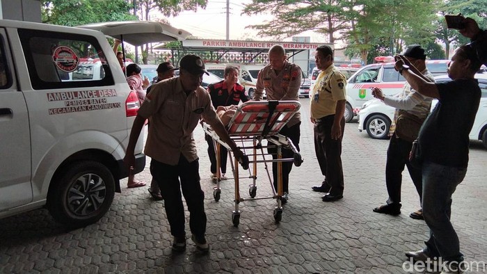 Puluhan siswa datang silih berganti diduga mengalami keracunan MBG dilarikan ke RSUD Merah Putih Magelang, Jumat (7/8/2026).