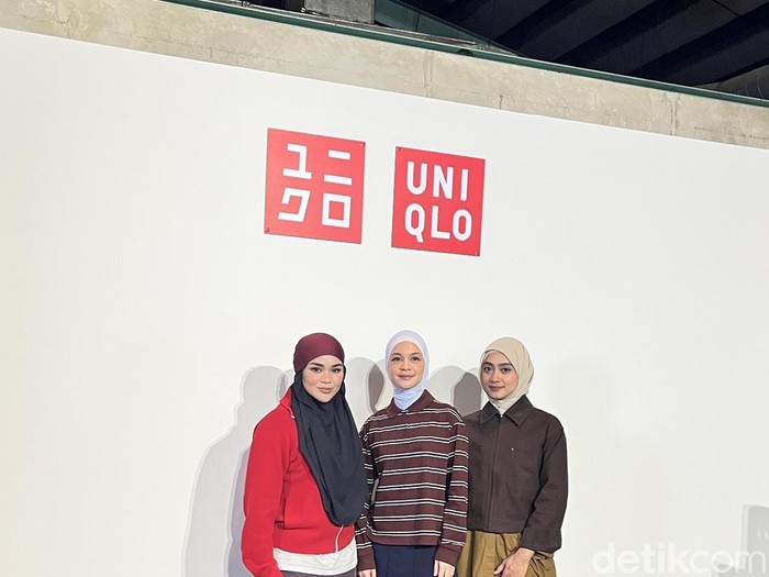 Resmi hadir di Indonesia, Uniqlo meluncurkan koleksi hijab berteknologi menggandeng selebriti berhijab, Ayudia Bing Slamet, Tantri Namirah, dan Sivia Azizah.