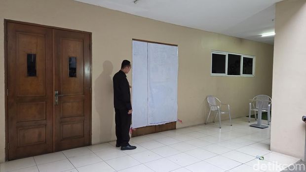 Ruangan mantan Kepala Yayasan ditemukannya senjata di sekolah swasta Jaksel. (Taufiq/detikcom)