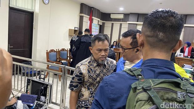 Sekda Cilacap nonaktif, Sadmoko Danardono, saat sidang di Pengadilan Tipikor Semarang, Jumat (7/8/2026). Sekda Cilacap nonaktif, Sadmoko Danardono, saat sidang di Pengadilan Tipikor Semarang, Jumat (7/8/2026).