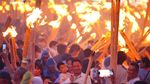 Semarak Festival Obor Suku Yi, Warga dan Wisatawan Menari Bersama