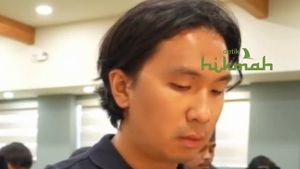 Video: Suami Nikita Willy Jadi Imam Salat Jumat di Kanada