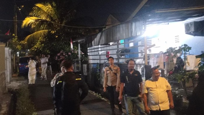 Suasana pengeledahan rumah Sekwan DPRD Kota Bengkulu yang dilakukan KPK