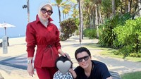 7 Foto Syahrini Liburan ke Bali, Putrinya yang Beranjak Balita Bikin Gemas