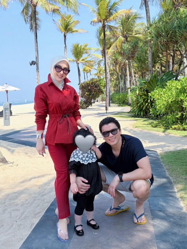 7 Foto Syahrini Liburan ke Bali, Putrinya yang Beranjak Balita Bikin Gemas