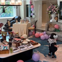 Lahir pada 1 Agustus 2024, saat ini Baby Princess R diketahui sudah genap berusia 2 tahun. Sayangnya Syahrini dan Reino masih kompak tak memperlihatkan wajah sang putri ke publik. Foto: Instagram/@princessyahrini