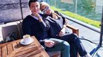 Intip Gaya Syahrini saat Hangout Menikmati Kopi dan Kue