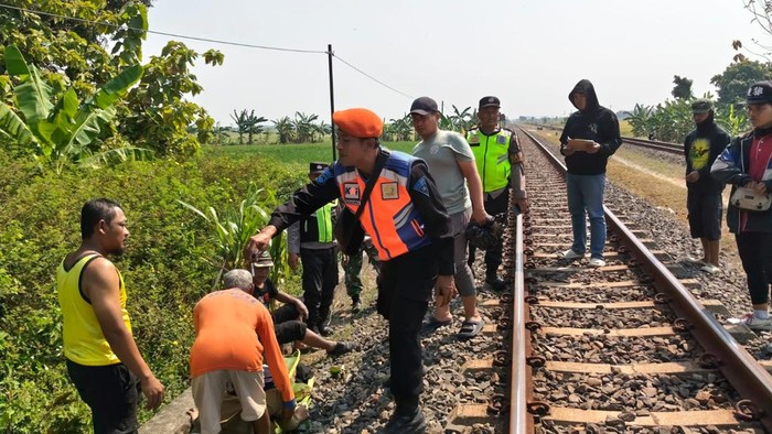 TKP lansia tertabrak KA di Gubug, Grobogan, Jumat (7/8/2026)