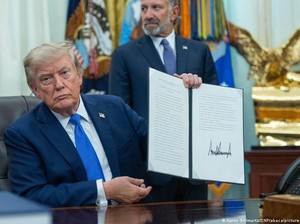 Trump Teken Aturan Baru soal Kewarganegaraan