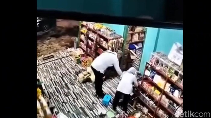 WNA curi uang di toko modus tukar uang