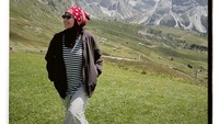 Anggi Rantika meluapkan perasaannya setelah sampai di Italia. Baru sadar perjalanannya udah jauh banget sampe kesini, waktu sampe disini, pertama kali yang diucapin ya Allah jauh kali aku dibawa sampe kesini, bisa ternyata, tulisnya dilihat di Instagram, Sabtu (8/8/2026). (Foto: dok Instagram anggirantikaa)