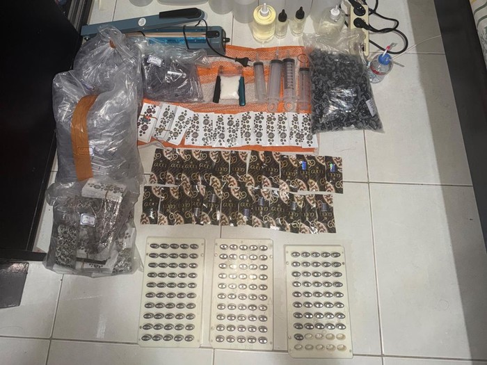 Barang bukti vape etomidate ditemukan dalam kamar kos di Kemang (dok.Bareskrim)