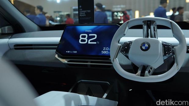 BMW iX3 melantai di GIIAS 2026 BMW iX3 melantai di GIIAS 2026