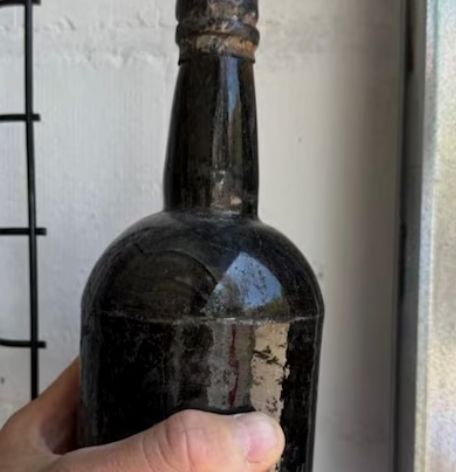 Terkubur 162 Tahun, 20 Botol Bir Kuno Tahun Ditemukan dalam Bangkai Kapal
