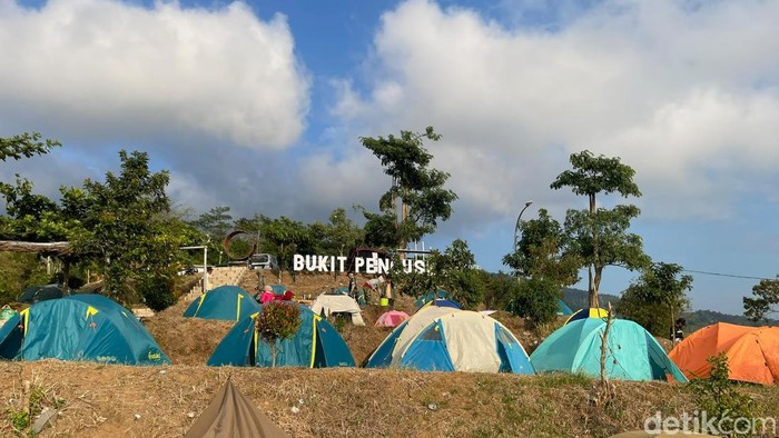 Bukit Pengusen spot kamping favorit di Pati.