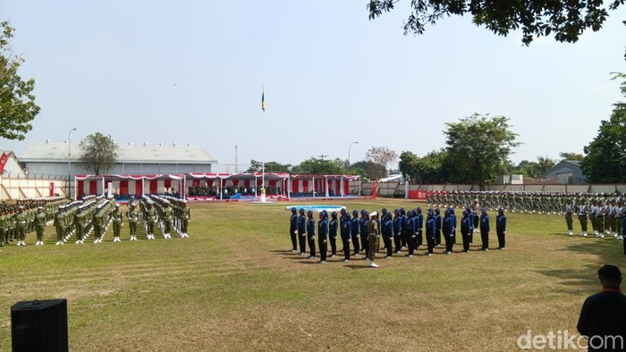 Calon Paskibraka 2026 latihan gabungan di Balai Pengembangan SDM Kemendikdasmen, Sawangan, Depok
