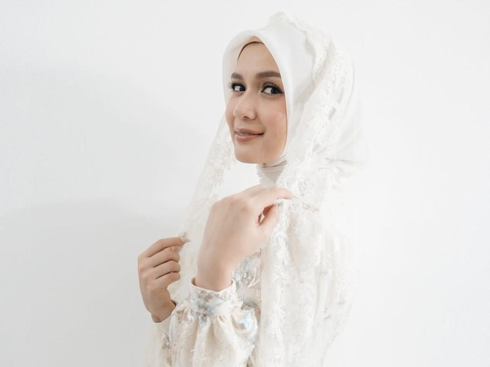 Dea Annisa gelar pengajian jelang pernikahan.
