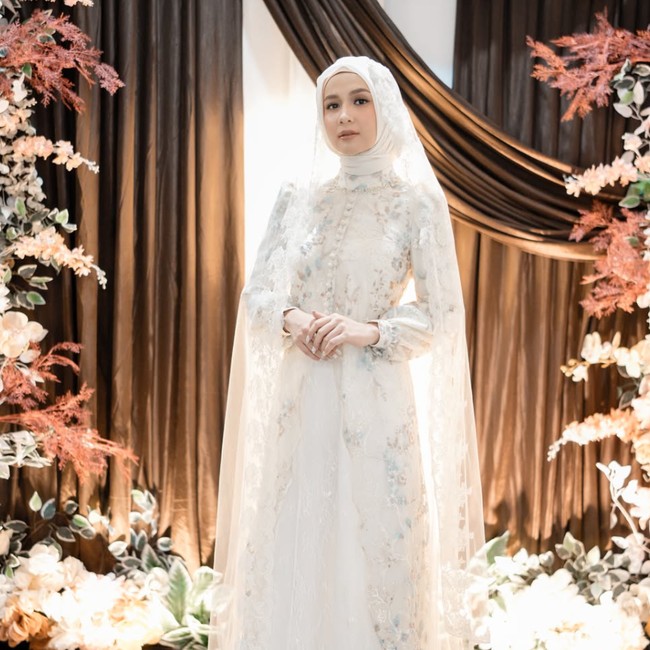 7 Potret Dea Annisa di Pengajian Jelang Pernikahan, Tampil Santun Berhijab