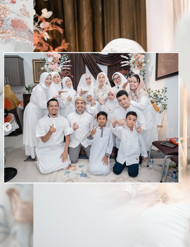 Para anggota keluarga yang hadir juga tampak kompak kenakan busana bernuansa putih. Foto: Instagram/@deaaannisa