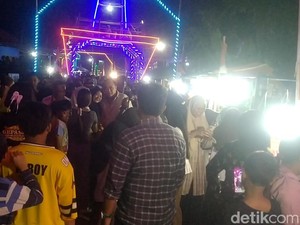Cantik! Lampu Hias Warnai Desa Kandang Pemalang, Ada Monas-Suramadu
