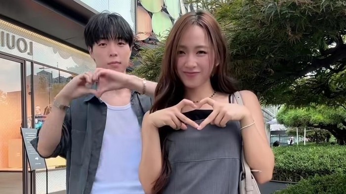 Dita Karang dan Juncurryahn go public