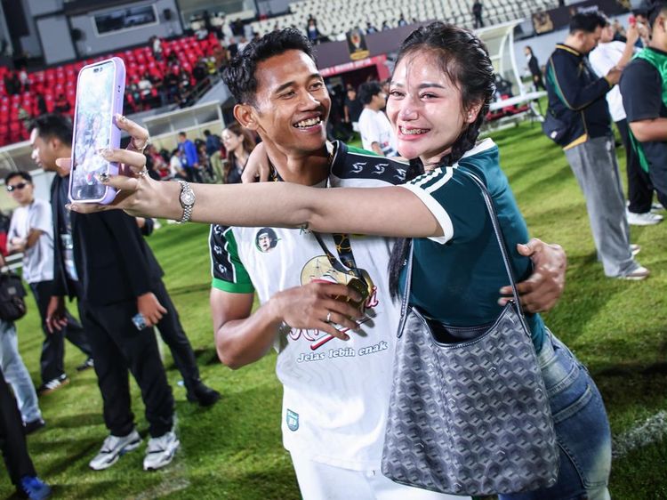 Momen Manis DJ Icha Kharoline Dampingi Arief Catur Rayakan Persebaya Juara