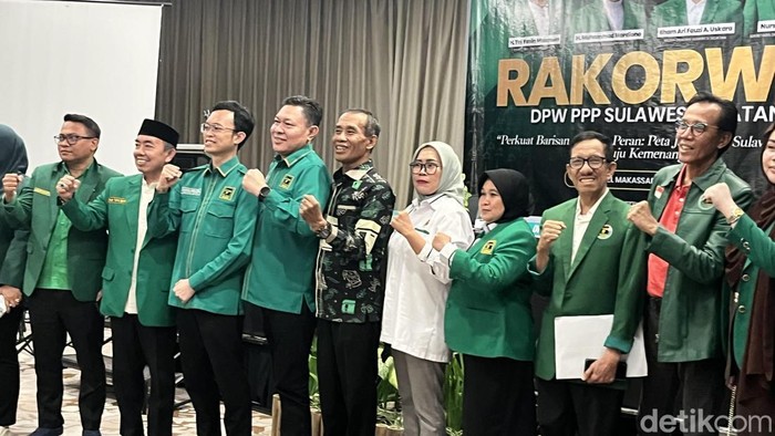 DPW PPP Sulsel menyerahkan SK kepengurusan untuk 13 DPC.