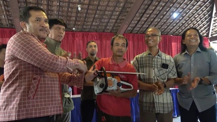 Eko Suwanto Beri Bantuan 13 Peralatan Mitigasi Bencana di Yogyakarta