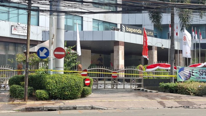 Gedung Bapenda DKI dipasangi garis polisi