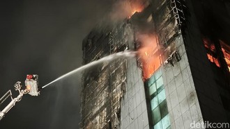 Penampakan Gedung Bapenda DKI Dilahap Api, Sebagian Tinggal Rangka