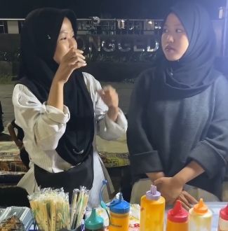 Salut! Demi Anak, Ibu Tunawicara Ini Gigih Jualan Sushi Rp2 Ribuan di Bogor