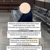 Di akhir unggahannya, Tasyi mengaku telah mengambil pelajaran besar dari insiden pencurian yang membuatnya mengalami kerugian hingga miliaran rupiah. “AKU MOHON DOAIN AKU YAAA TEMEN2 SEMUA😭 DOAIN AKU BIAR DIJAUHKAN DARI ORANG2 JAHAT , ORANG ORANG MUNAFIK, ORANG2 DZOLIM .. aku capekkk😭😭😭” tulisnya lewat caption. Foto: dok. Instagram @tasyiiathasyia