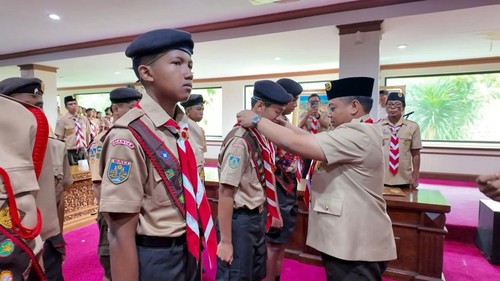 Pemberian predikat penggalang Garuda dan pelepasan peserta jambore nasional tahun 2026 di kantor Bupati Gianyar, Sabtu (8/8/2026). (Dok Pemkab Gianyar).