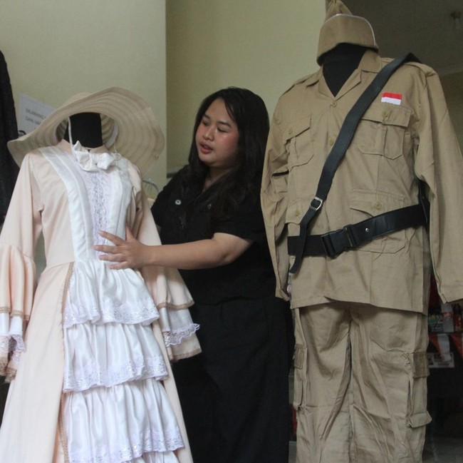 Jelang HUT RI, Kostum Pejuang hingga Noni Belanda Laris Disewa