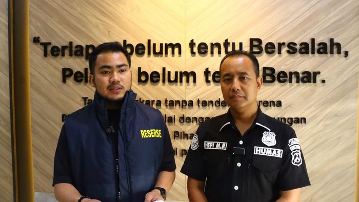 Kanit Pidum Ipda Asyraf (kiri)