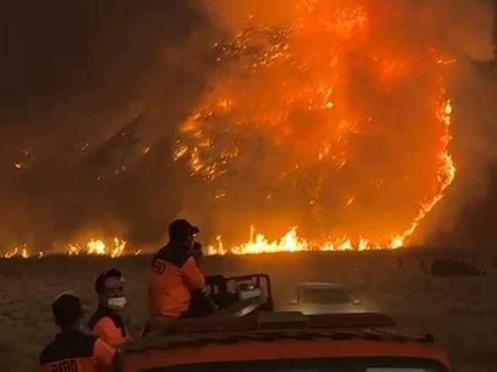 Kebakaran Bromo meluas