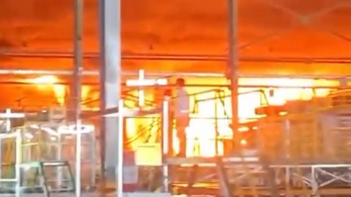Kebakaran di PT Xinyi Solar JIIPE Gresik