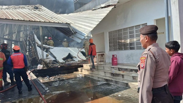 Penampakan pabrik kerajinan eceng gondok yang terbakar di di Kalibulus, Bimomartani, Ngemplak, Sleman, Sabtu (8/8/2026).